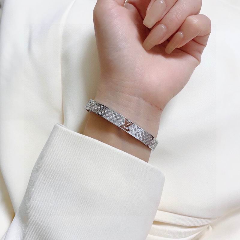 LV Bracelet 03lyr615 (9)